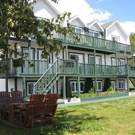 Hôtel Sous la Croix 152725 Tadoussac Exterior foto