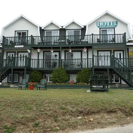 Hôtel Sous la Croix 152725 Tadoussac Exterior foto