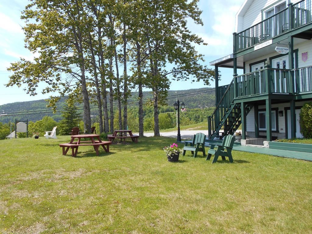 Hôtel Sous la Croix 152725 Tadoussac Exterior foto