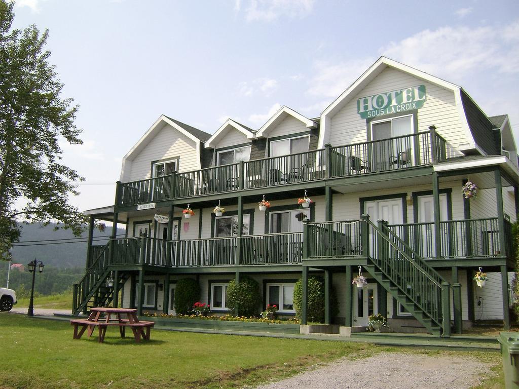 Hôtel Sous la Croix 152725 Tadoussac Exterior foto