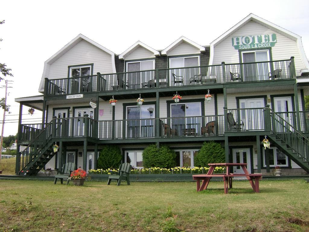 Hôtel Sous la Croix 152725 Tadoussac Exterior foto