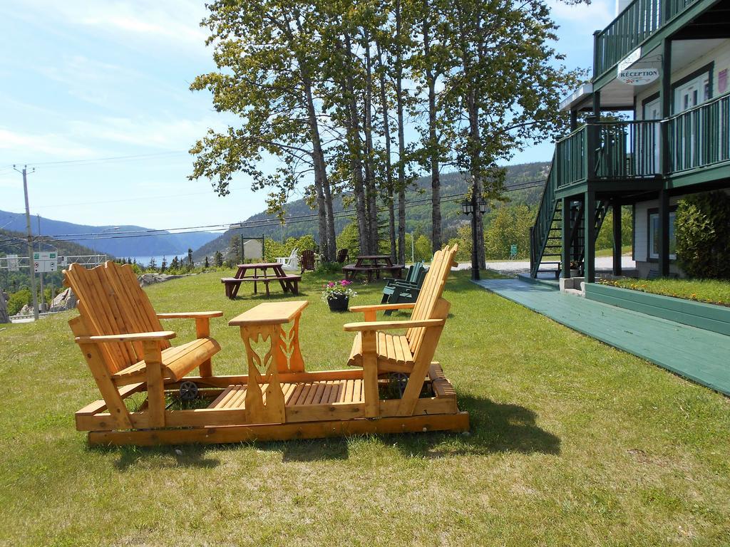 Hôtel Sous la Croix 152725 Tadoussac Exterior foto