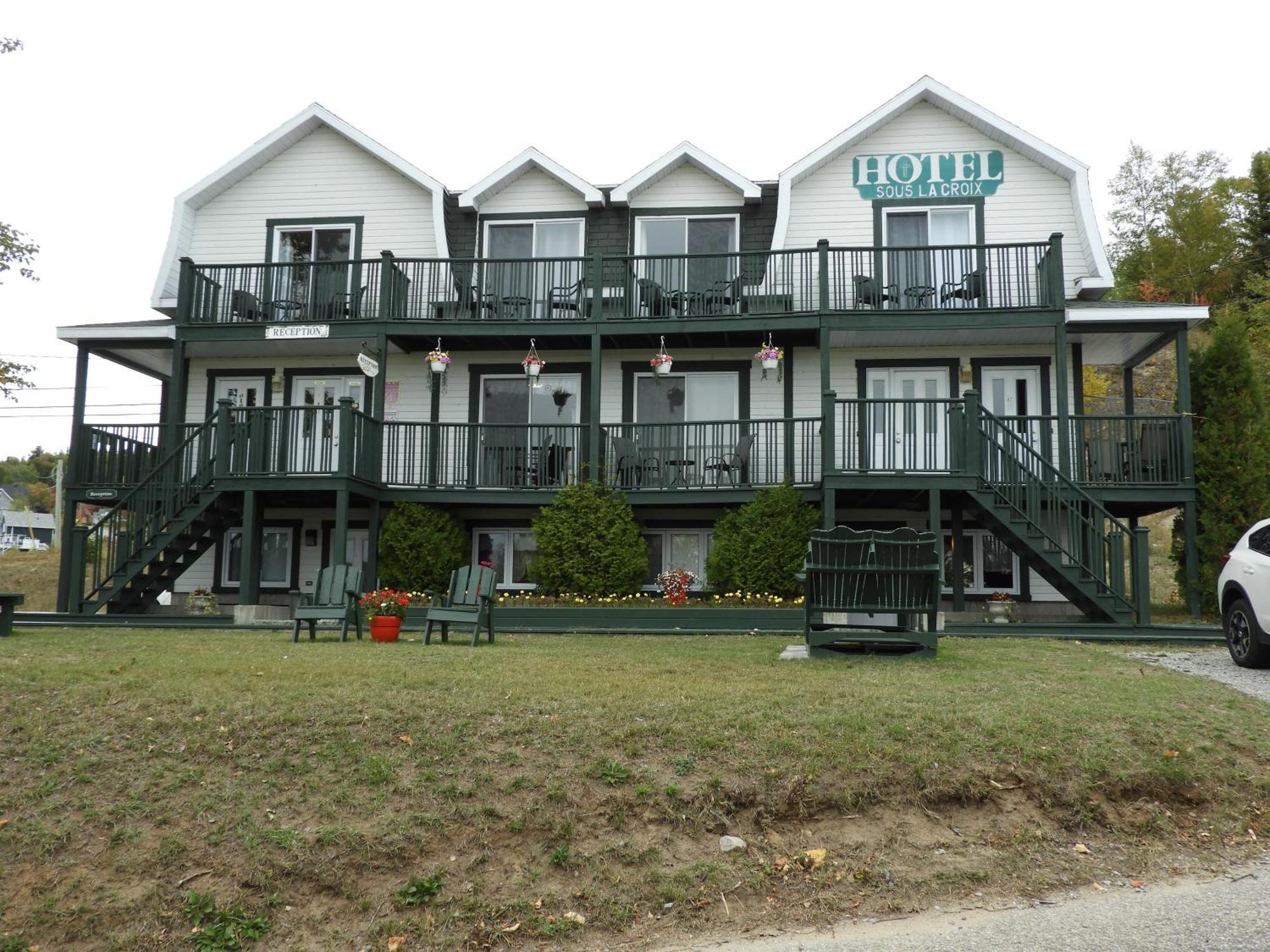 Hôtel Sous la Croix 152725 Tadoussac Exterior foto