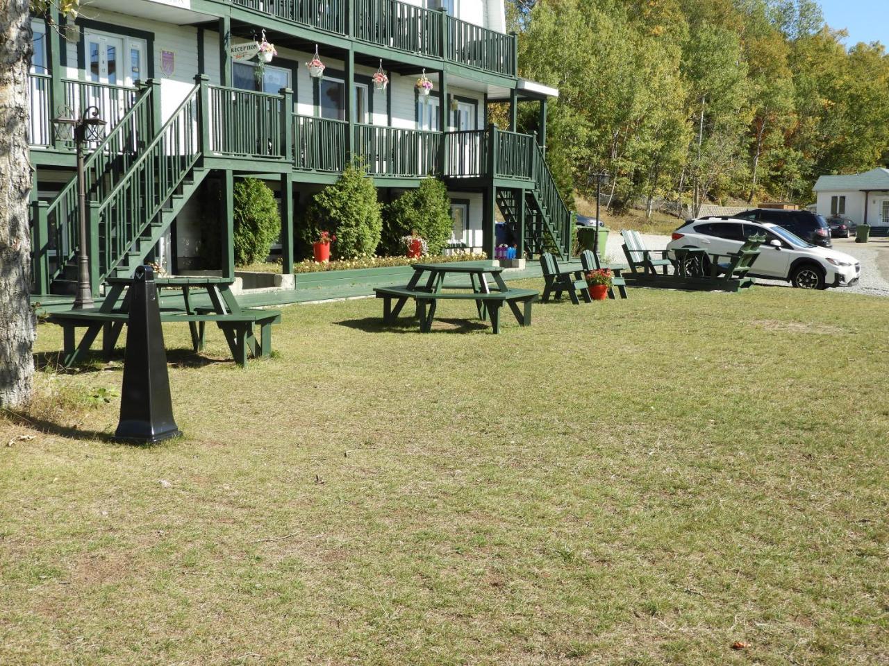 Hôtel Sous la Croix 152725 Tadoussac Exterior foto