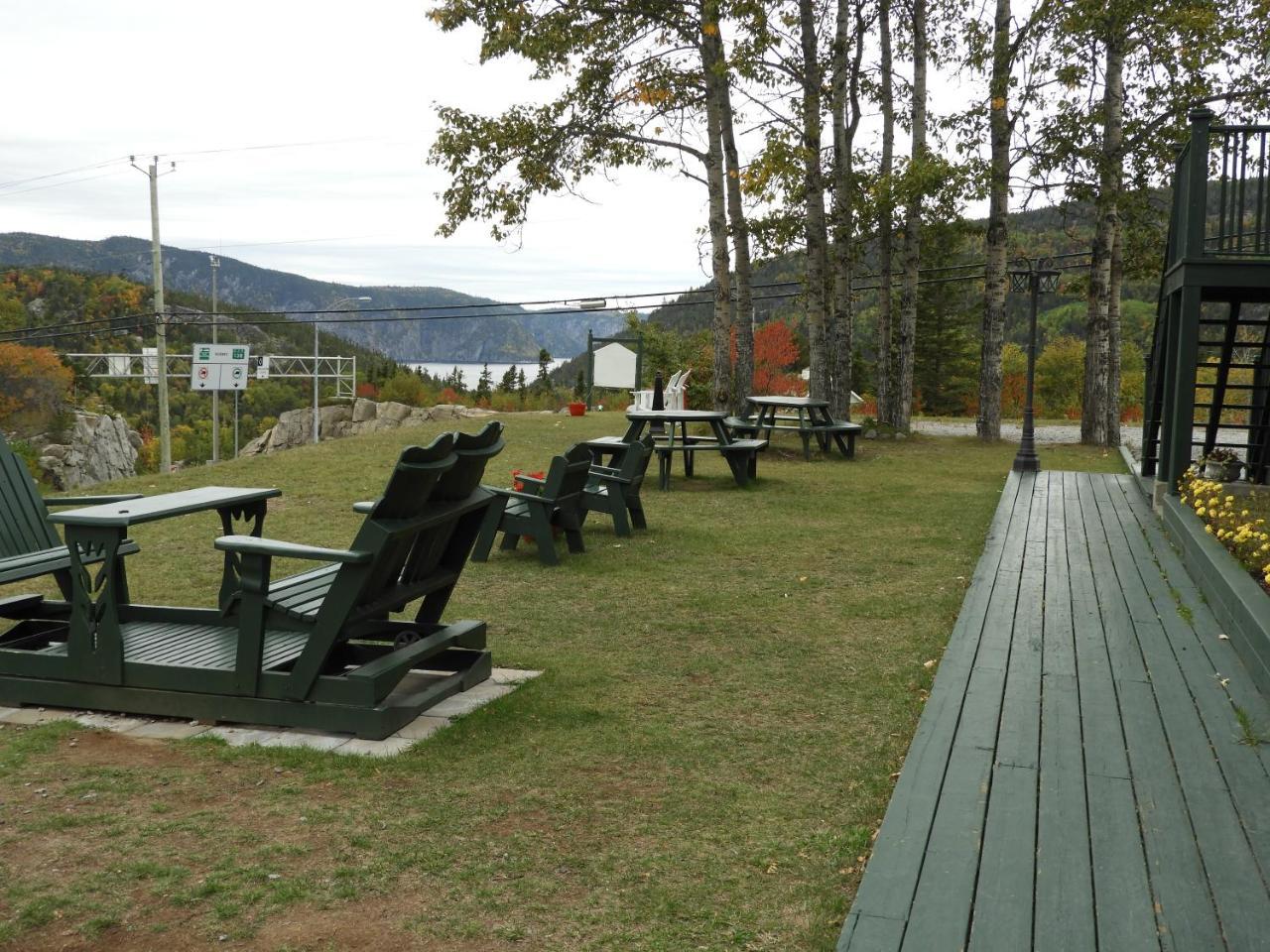 Hôtel Sous la Croix 152725 Tadoussac Exterior foto